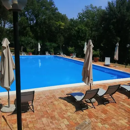 Double Twin Private Bathroom For Swimming Pool Use Pollenza